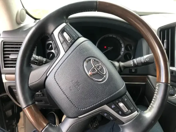 Toyota Land Cruiser 200 - Image 4