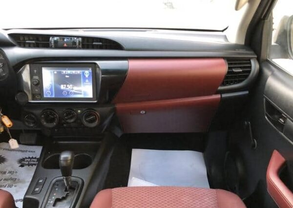 2021 TOYOTA HILUX PICKUP - EID SALE - Image 6