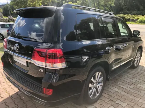 Toyota Land Cruiser 200 - Image 15