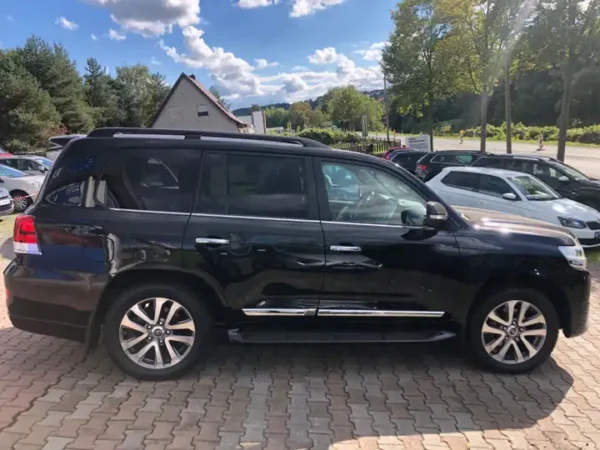 Toyota Land Cruiser 200 - Image 14
