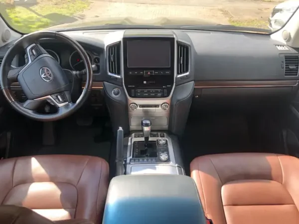 Toyota Land Cruiser 200 - Image 12