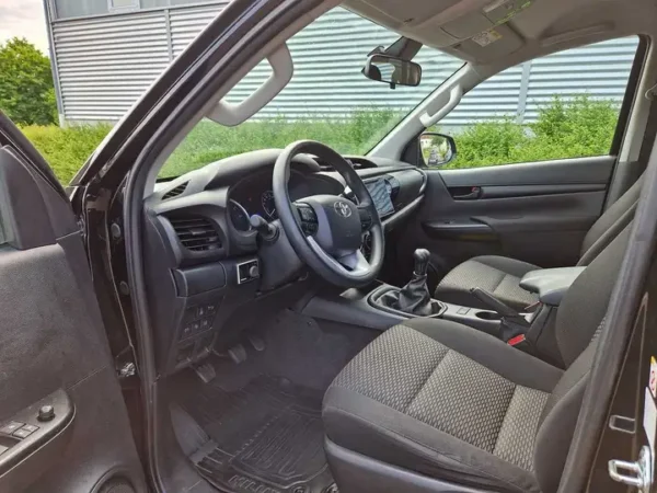 Toyota Hilux D-4D 4x4 Double Cab Duty - Image 9