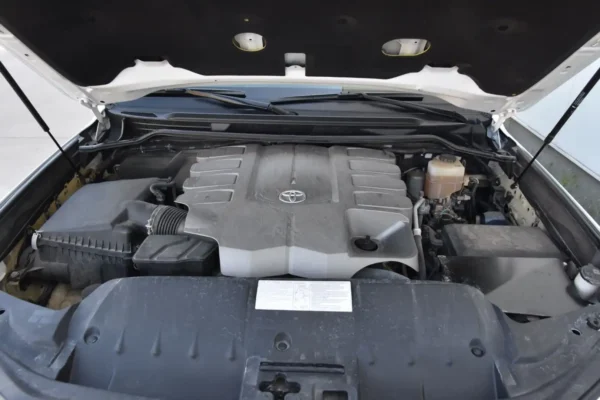 Toyota Land Cruiser V8 Panzer Armoured VR7/B6 - Image 2